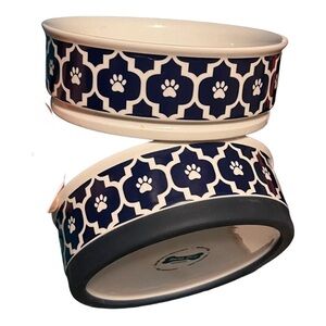 BONE Dry pet food/water bowls navy paw print exterior one gripper 5” dia 1.75”D